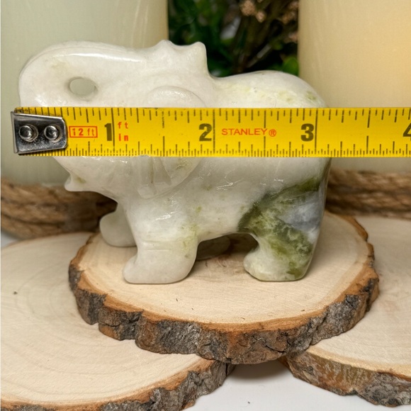 Jade Elephant - Picture 4 of 10